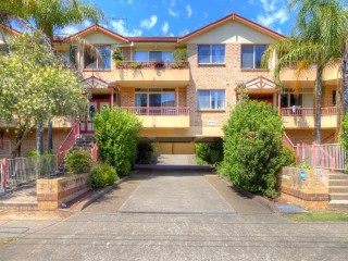 View profile: Outstanding Location! 2 Minute Walk to Station & Shops!