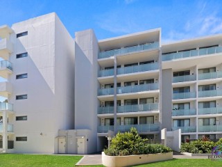 View profile: Stunning Modern Luxury Unit! Two Bathrooms!
