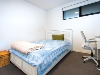 View profile: Quality Modern Apartment-Two Minutes to Station & Shops!