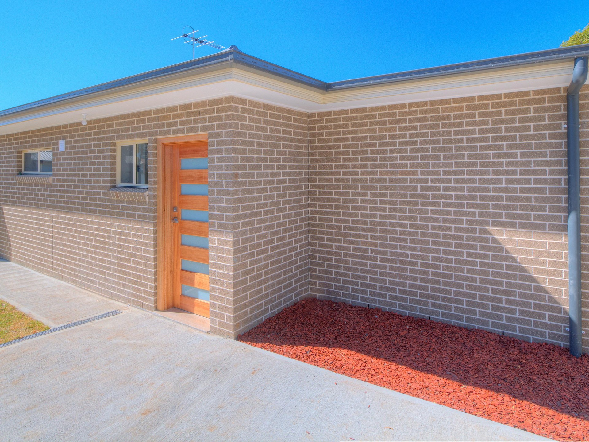Just Like New! 2 Bedrooms! 2 Bathrooms!