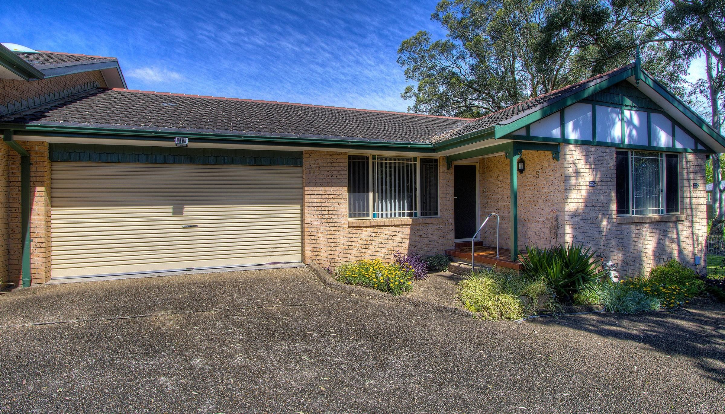 Superb 3 Bedroom Villa with Double Garage!