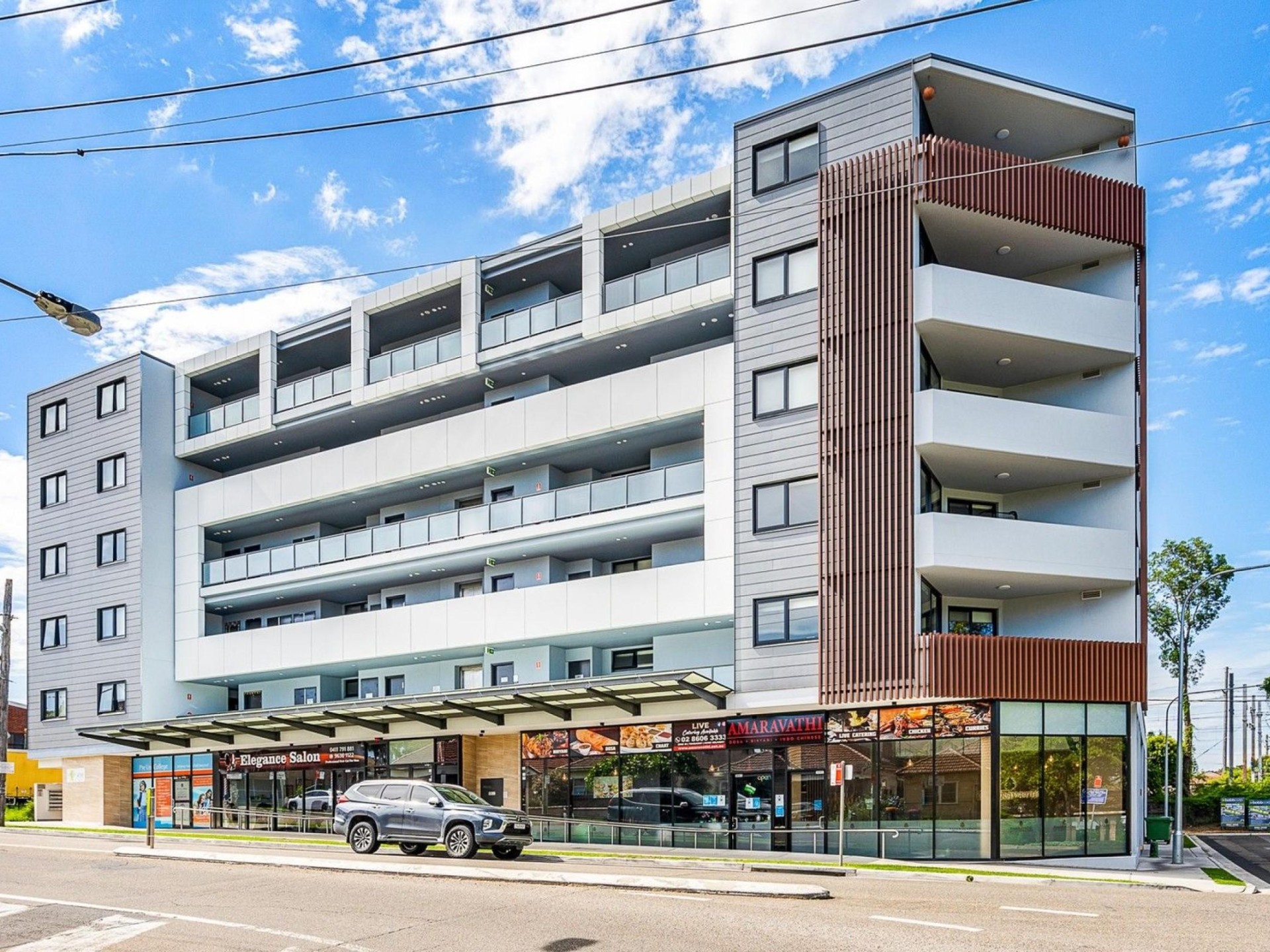 Quality Modern Apartment-Two Minutes to Station & Shops!