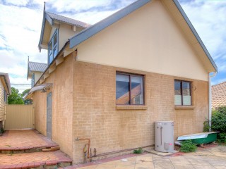 View profile: Huge granny flat! Walk to station!