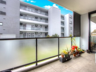 View profile: Quality Modern Apartment-Two Minutes to Station & Shops!