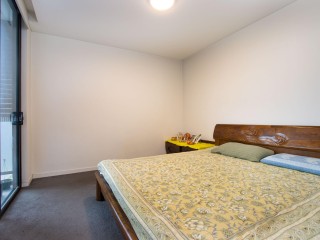 View profile: Quality Modern Apartment-Two Minutes to Station & Shops!